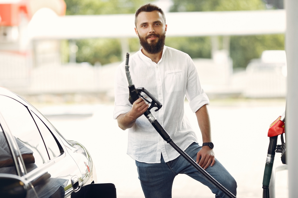 6 Techniques to Save More Fuel | Al Emad Rent a Car